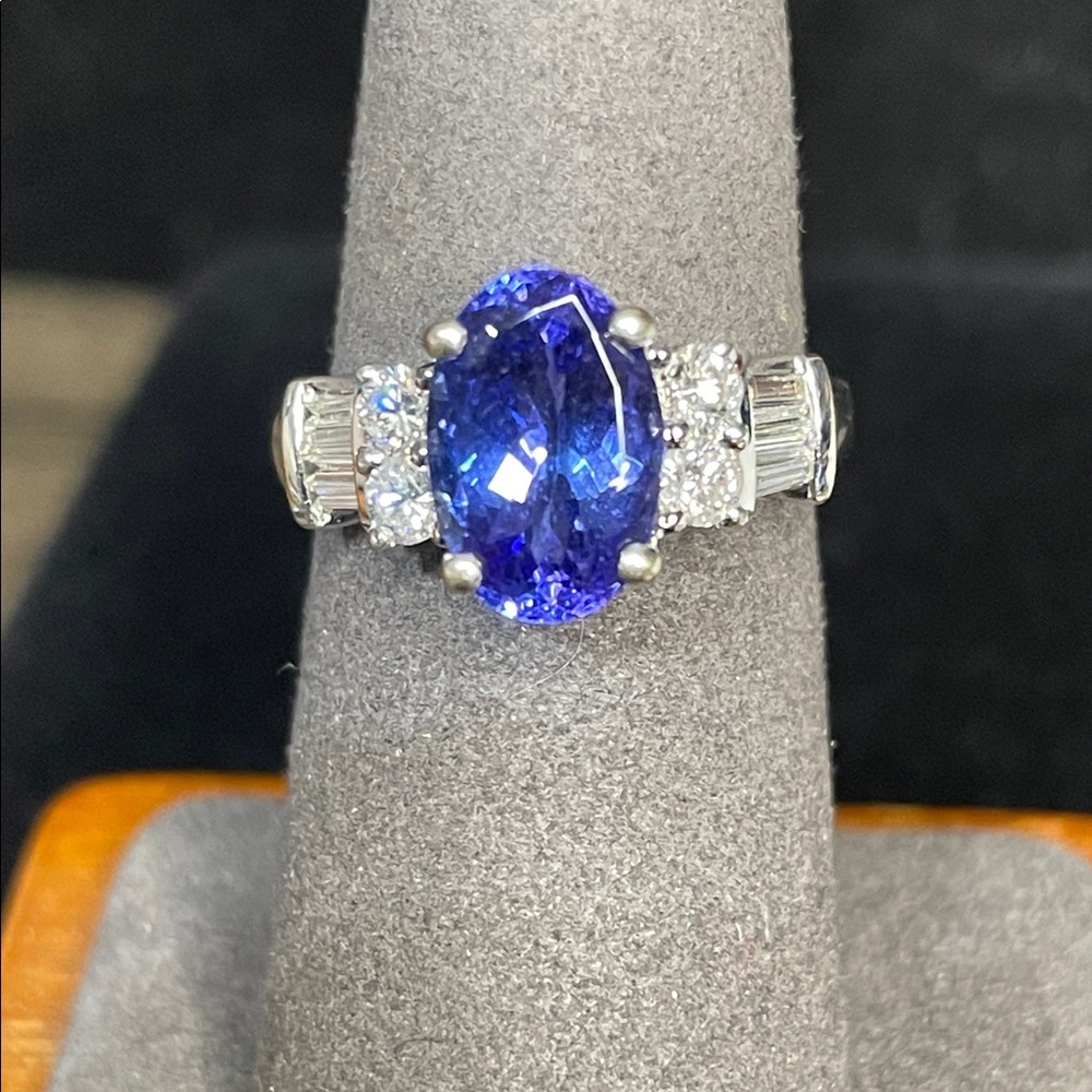 18KT White Gold and 2.89ct Tanzanite ring.